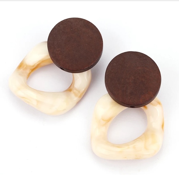 *BOGO* Trendy Wood & Acrylic Earrings - Picture 5 of 6